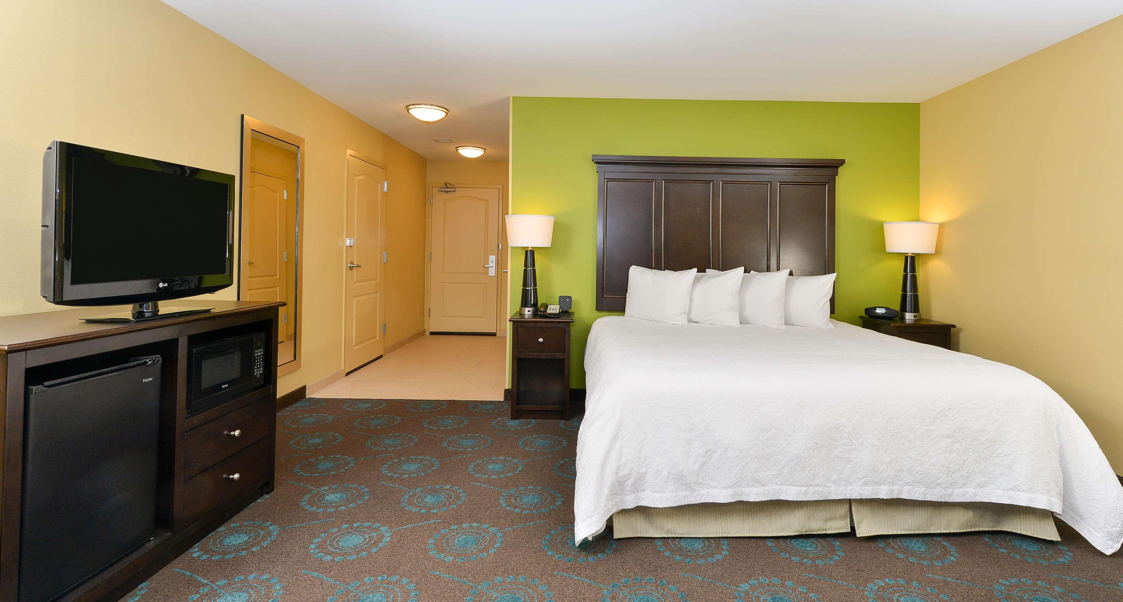 Hampton Inn Iowa City/University Area Екстериор снимка