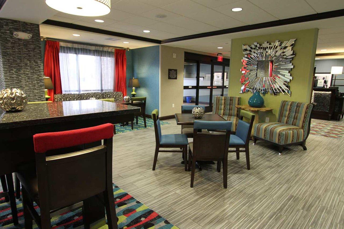 Hampton Inn Iowa City/University Area Екстериор снимка